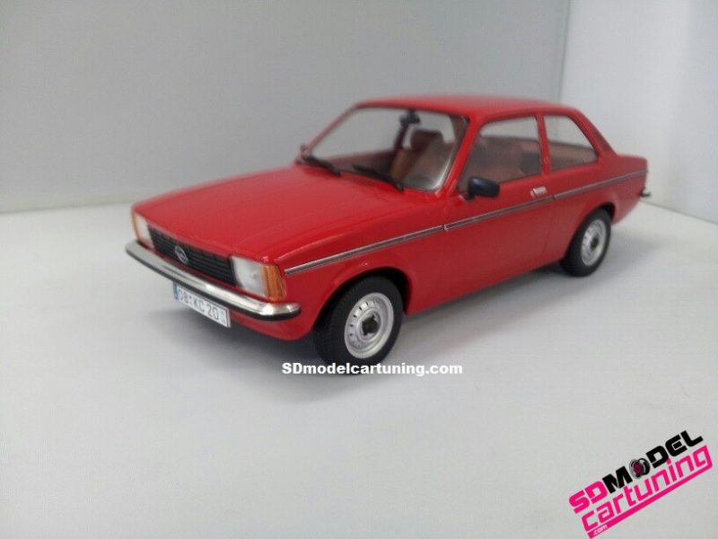 1:18 Opel Kadett C2 Berlina rossa