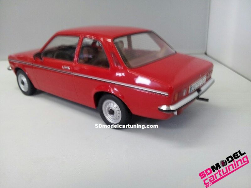 1:18 Opel Kadett C2 Berlina rossa