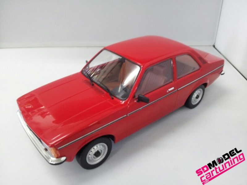 1:18 Opel Kadett C2 Berlina rossa