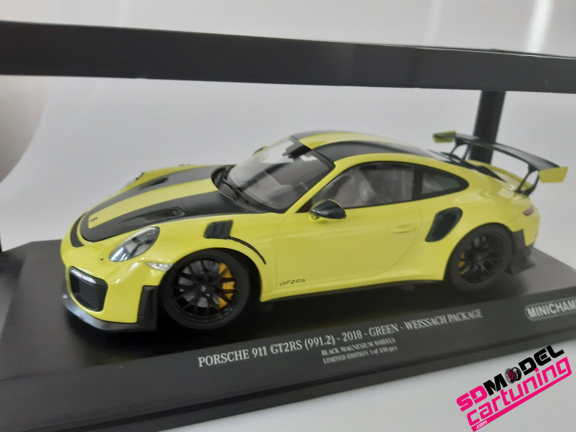 記念日 ミニチャンブス 1 18 ポルシェ911 GT2 RS Weissach Package