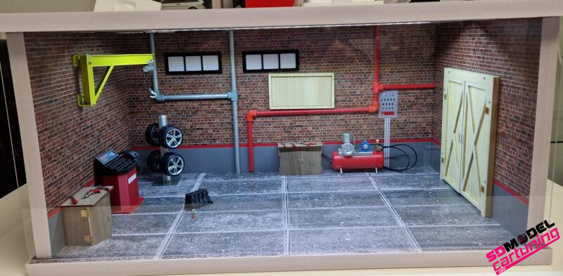 Diorama del garage in scala 1:18