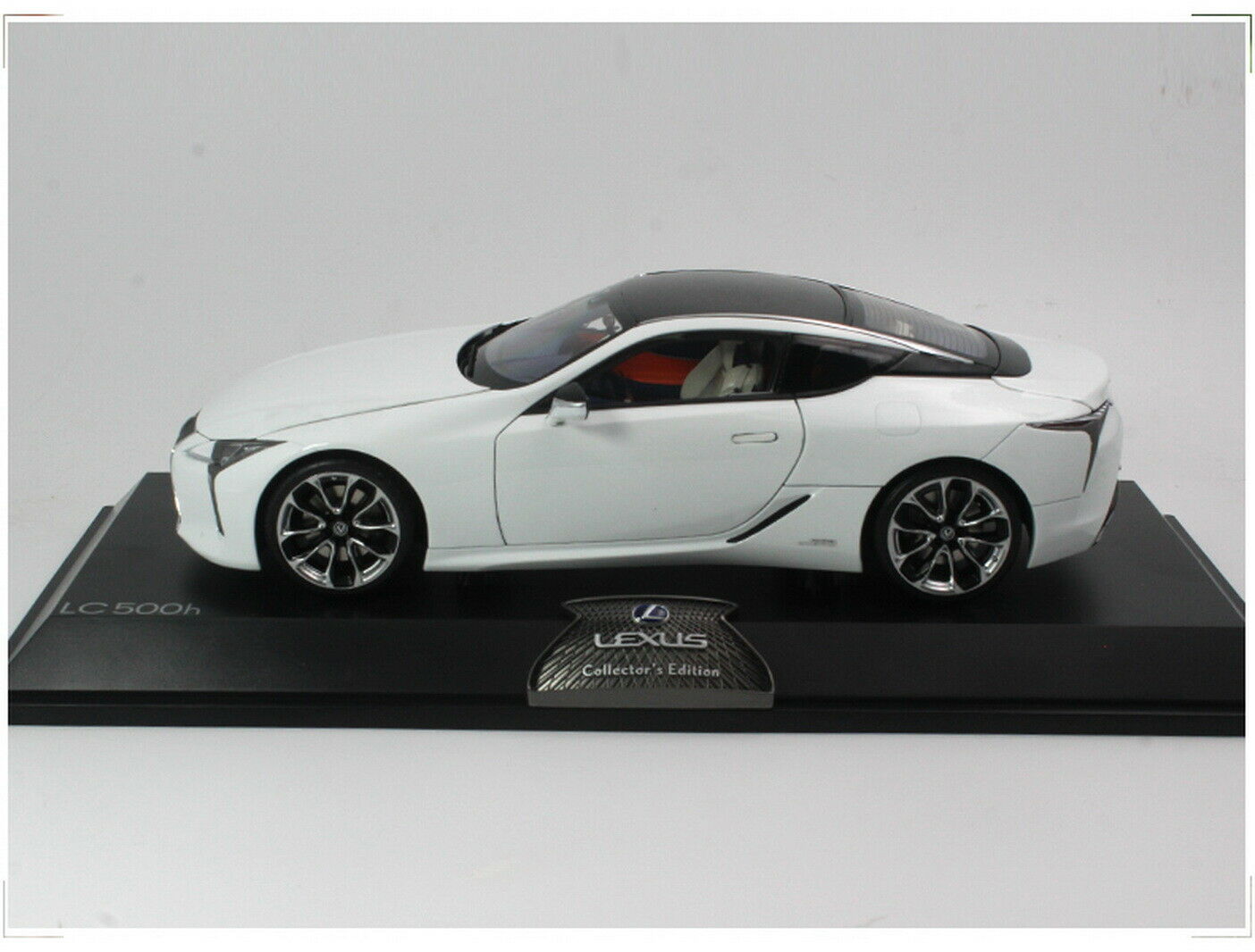 1:18 Lexus LC500h - White - SDmodelcartuning.com