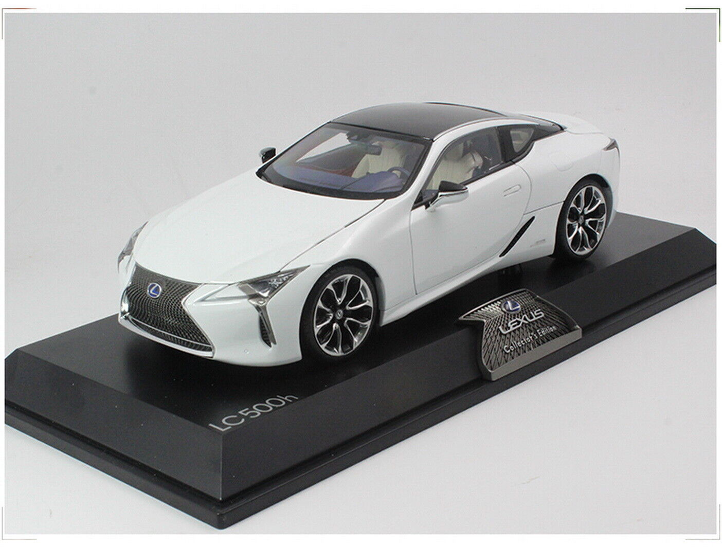 1:18 Lexus LC500h - White - SDmodelcartuning.com