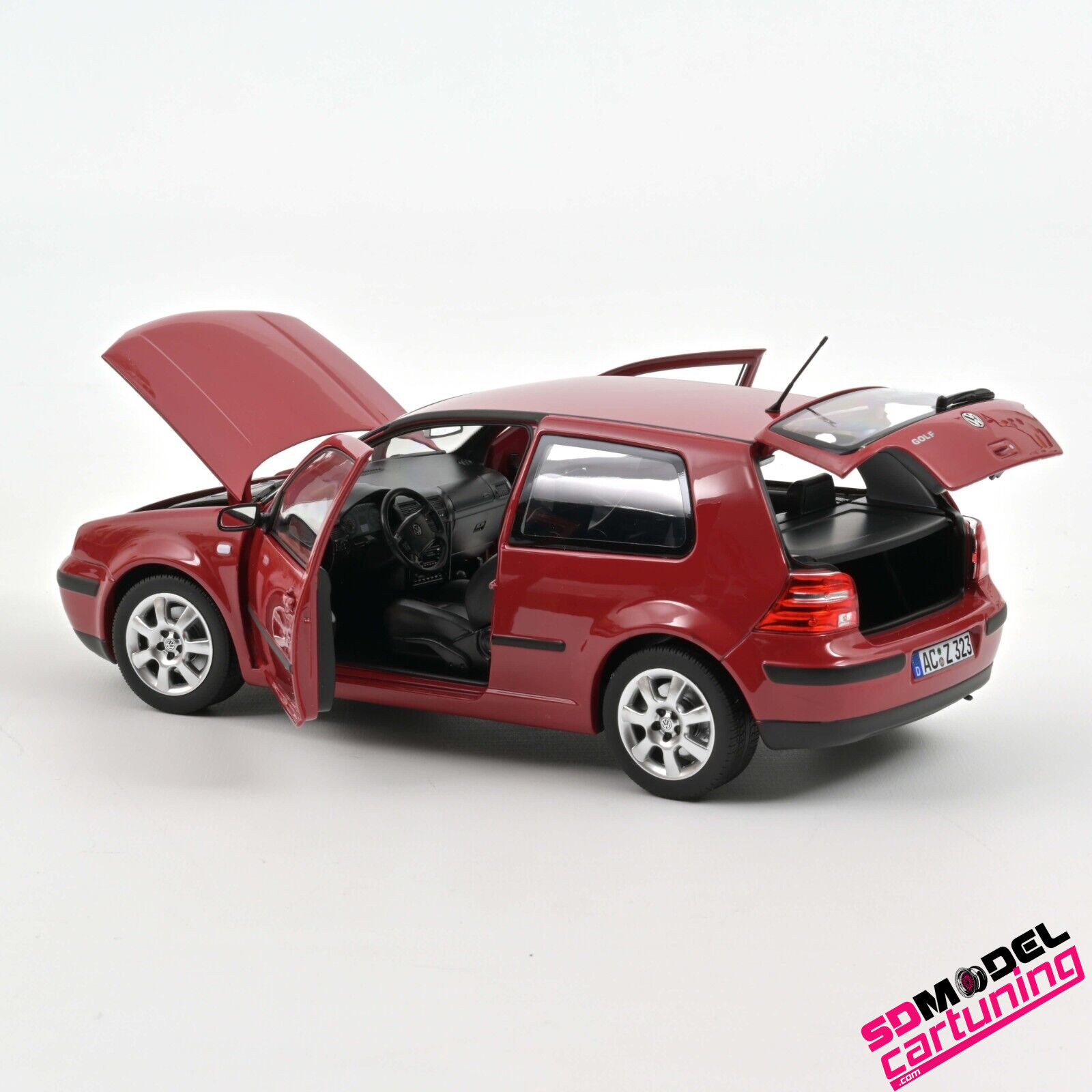 1:18 Volkswagen Golf IV - 2002 - Rouge 