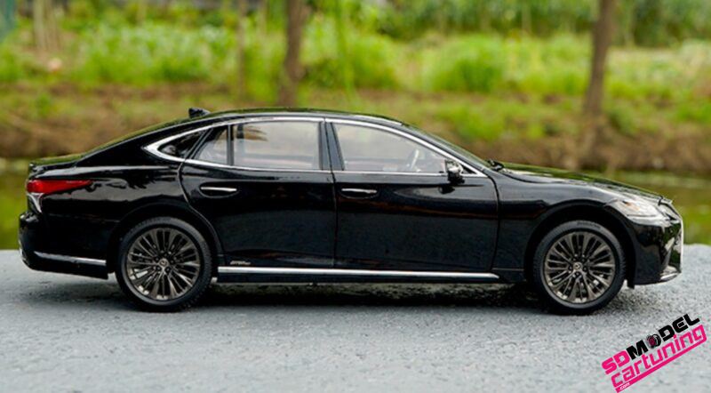 1:18 Lexus LS500H - Zwart - Imagen 4