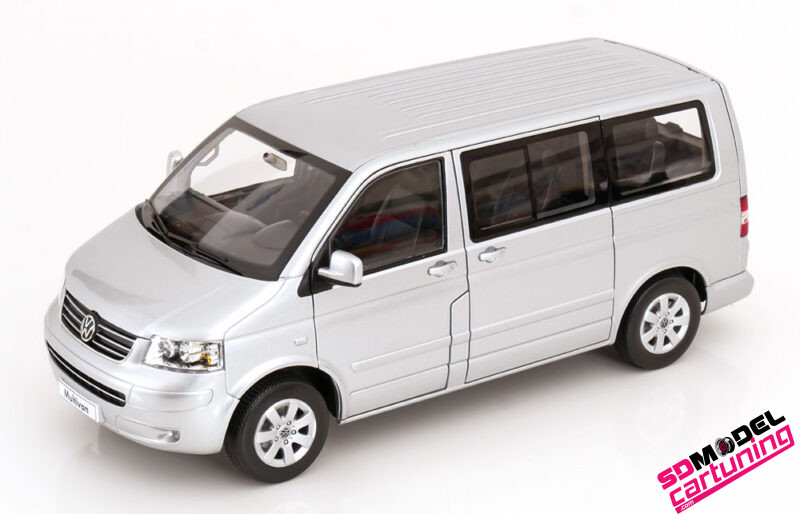 1:18 Volkswagen T5 Multivan - 2003 - Zilver