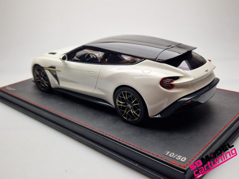 1:18 Aston Martin Zagato Shooting Brake - Escaping white metallic - Imagen 3