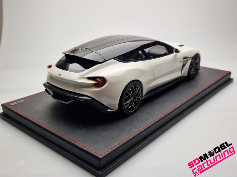 1:18 Aston Martin Zagato Shooting Brake - Escaping white metallic - Imagen 4