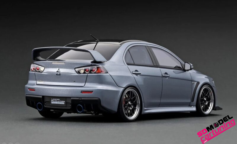 1:18 Mitsubishi Lancer Evolution X - Grijs Metallic - Inclusief luxe grondplaat - Afbeelding 2