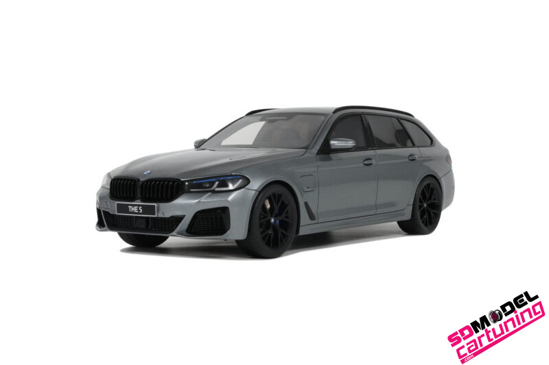 1:18 BMW 530E Xdrive M Sport Touring - 2023 - Grijs