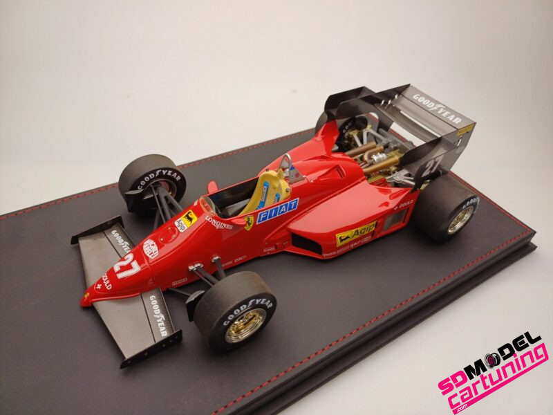 1:18 Ferrari 126 C4 #27 Michele Alboreto - 1984 - Incluye caja de lujo Baseplate/Vitrina